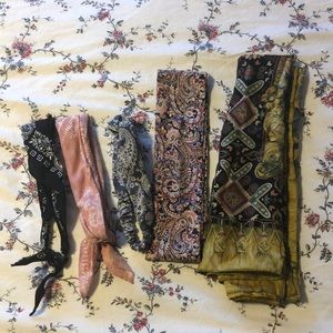 SET OF BANDANAS